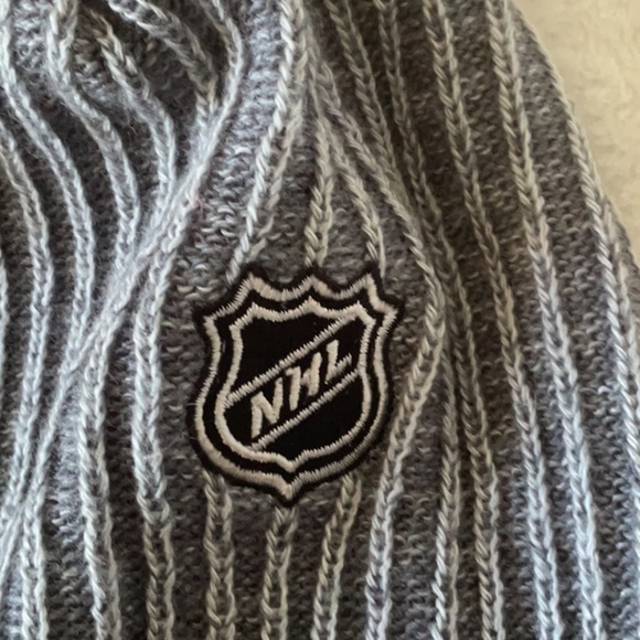 Reebok Gray Chicago Blackhawks Beanie NHL - Picture 3 of 4